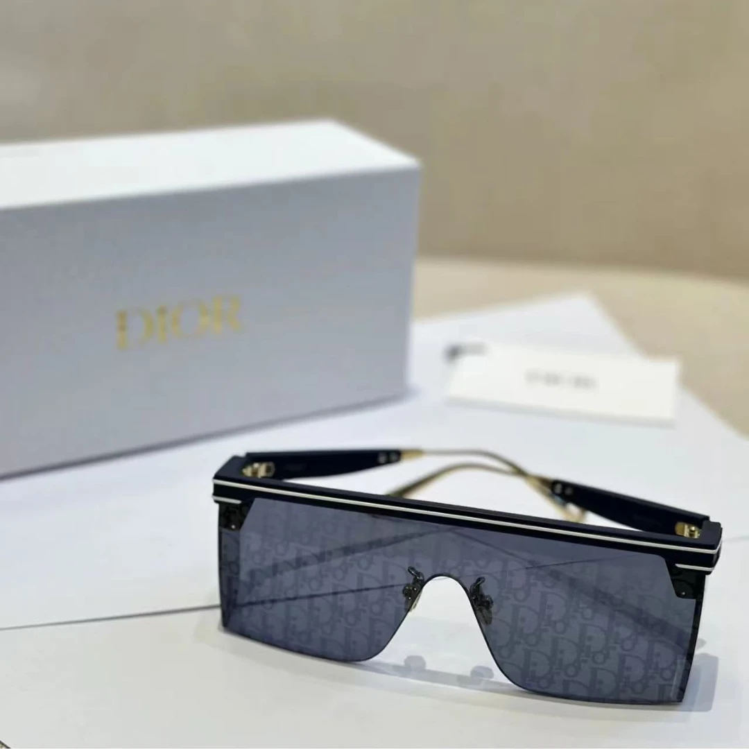 全新未使用 DIOR/迪奥 工价5600！字母logo墨镜  12098568