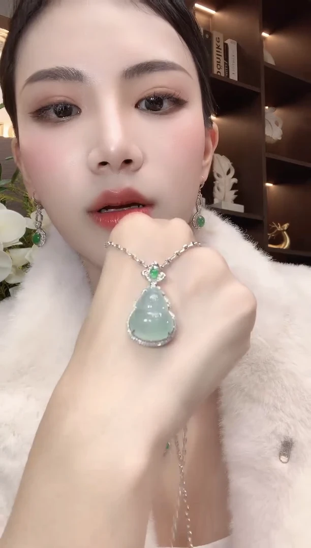 吊坠(不含链)18K金镶嵌翡翠A37