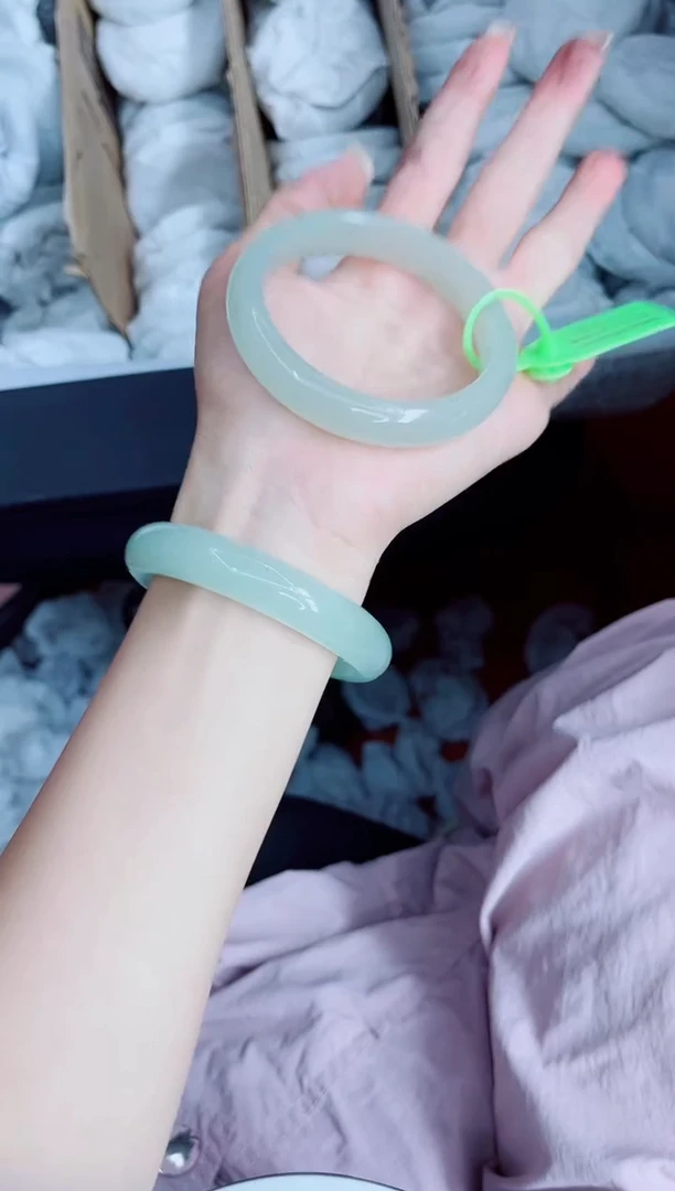 石英质玉手镯未镶嵌241/50.3