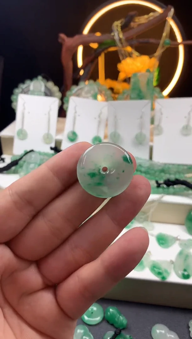 石英质玉（非洲翠）未镶嵌吊坠(不含链)冰飘花平安扣