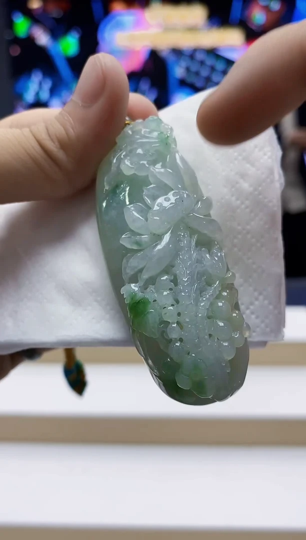 未镶嵌定制翡翠-毛货挂件32