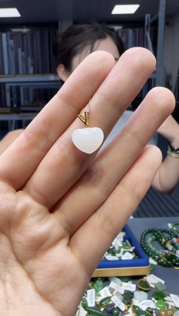 和田玉18K金镶嵌挂件 不含链