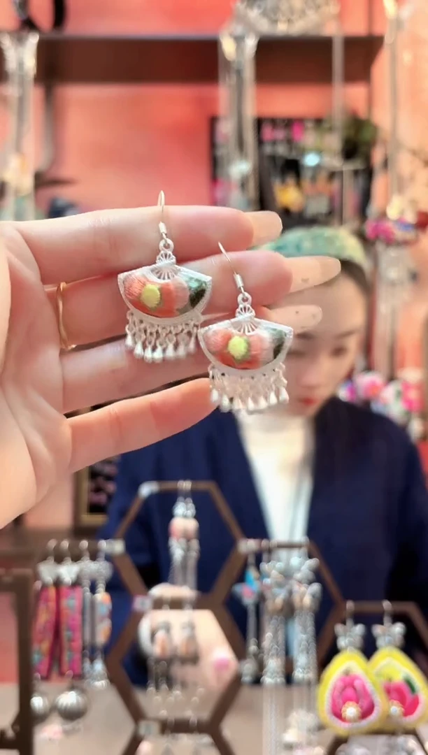 织绣云织谣民族风精美饰品  142