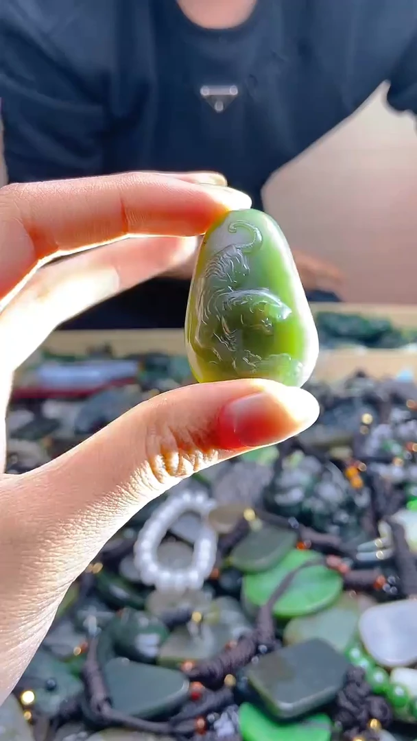 颈饰未镶嵌和田玉1