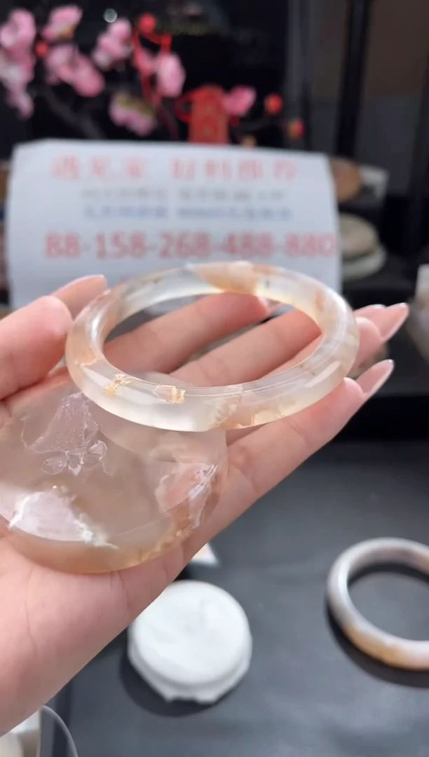 【闪购商品】石英质玉手镯未镶嵌58