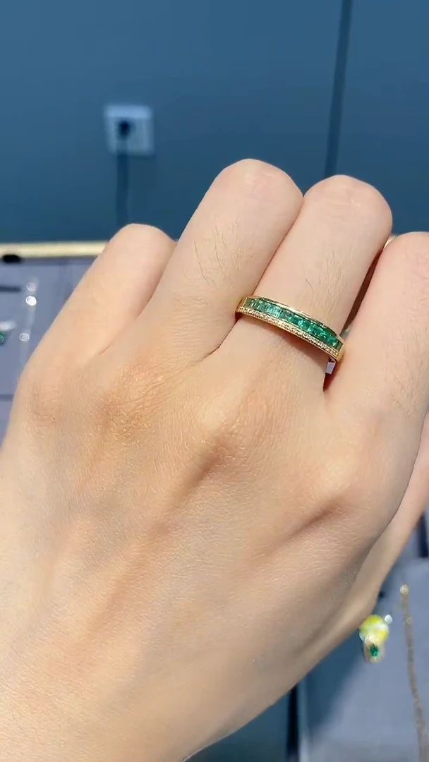 祖母绿戒指18K金镶嵌戒指