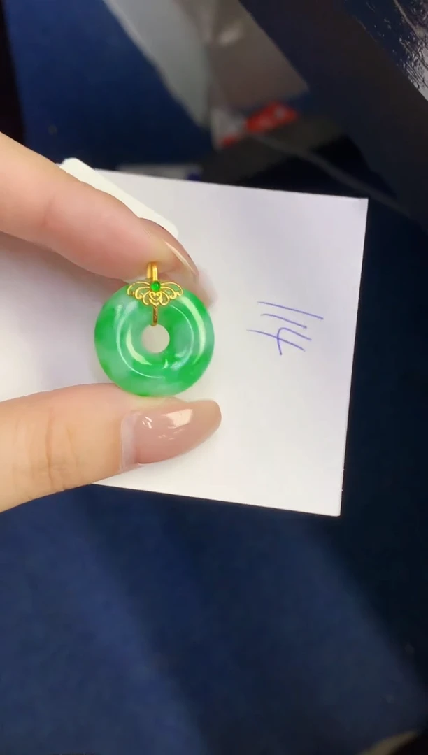 翡翠18K金镶嵌颈饰00000000000