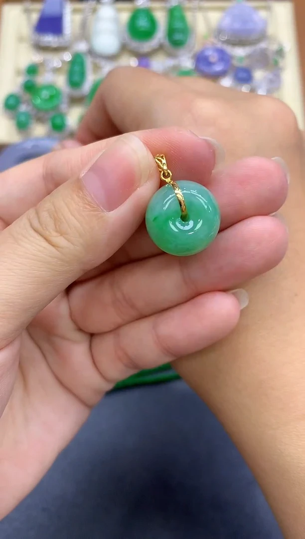 颈饰18K金镶嵌翡翠?**晓67-中国好珍宝