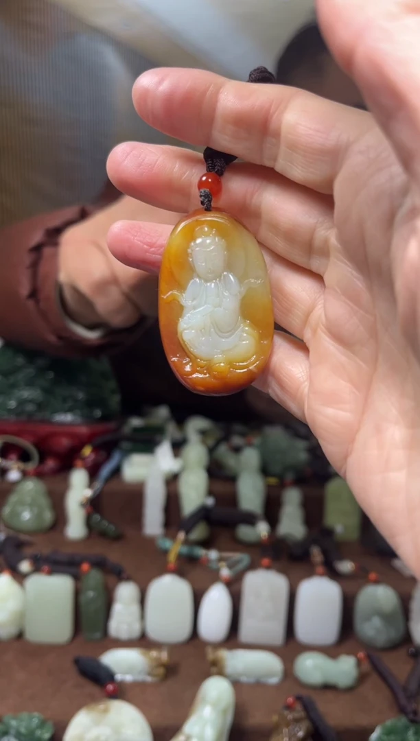 颈饰未镶嵌和田玉`