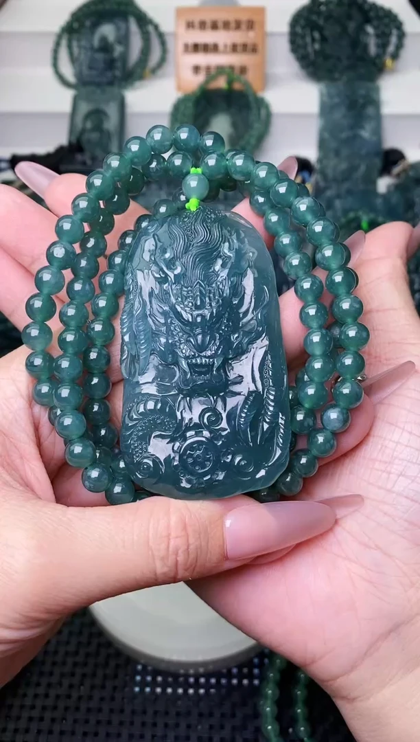 颈饰未镶嵌翡翠