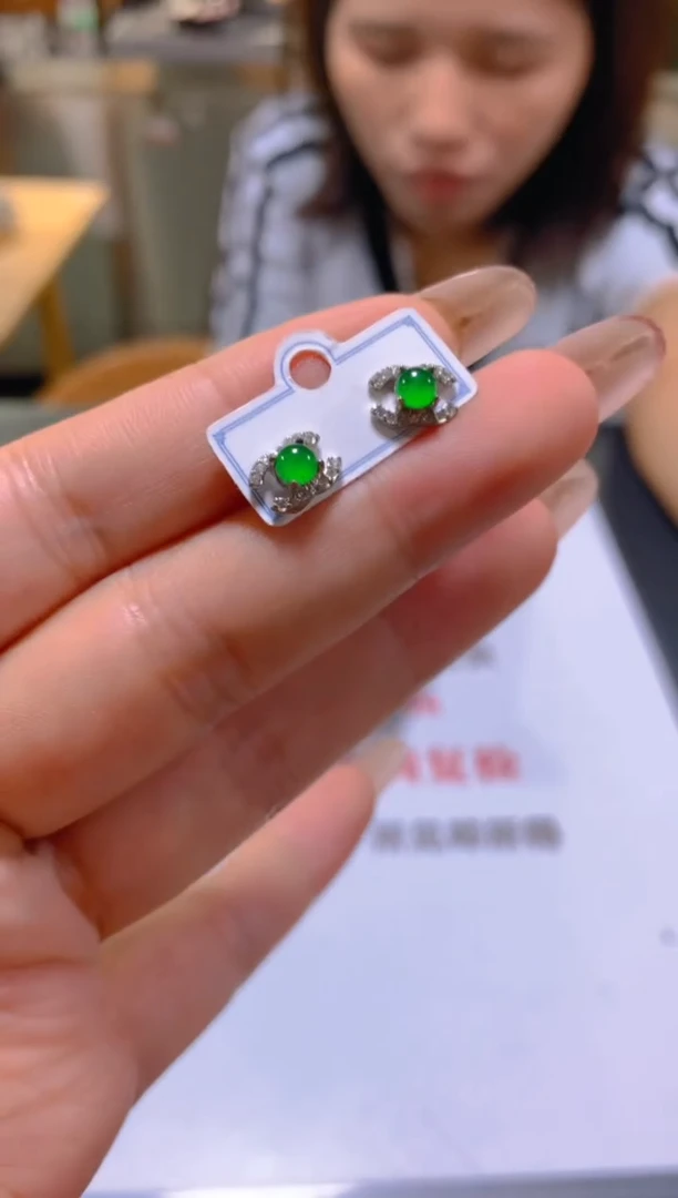 未镶嵌翡翠耳饰多样性发一