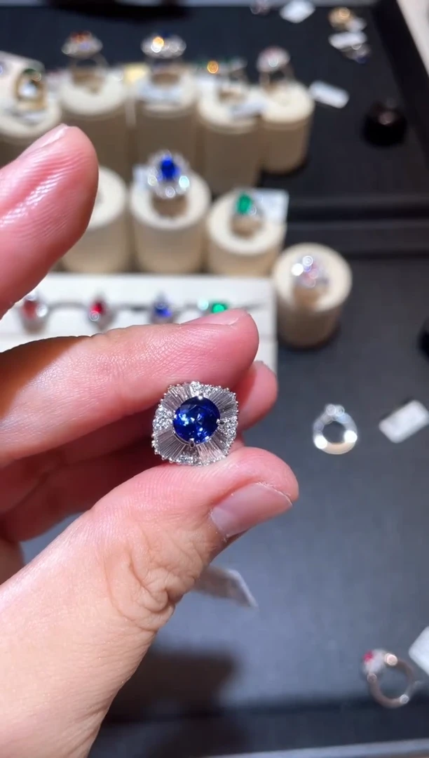 蓝宝石戒指铂Pt900镶嵌2.19ct