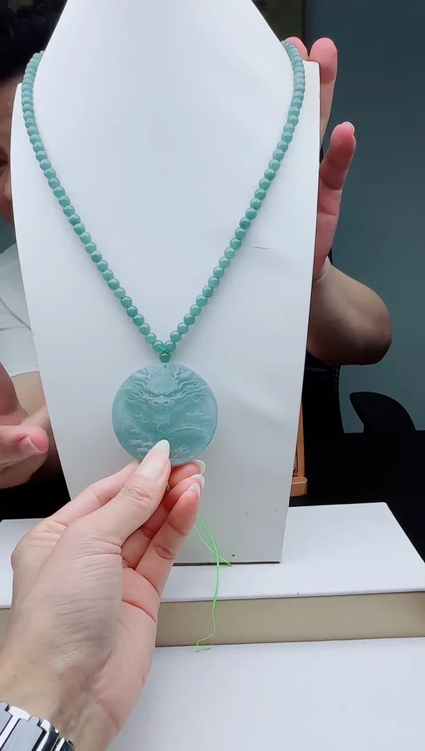 颈饰未镶嵌翡翠多样性发其一