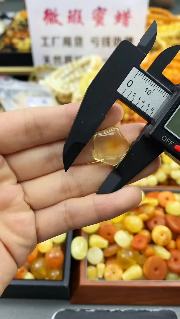 未镶嵌琥珀珠宝奇石05