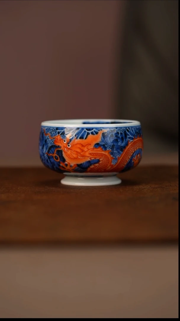 又见春风青花矾红龙穿花圆融杯