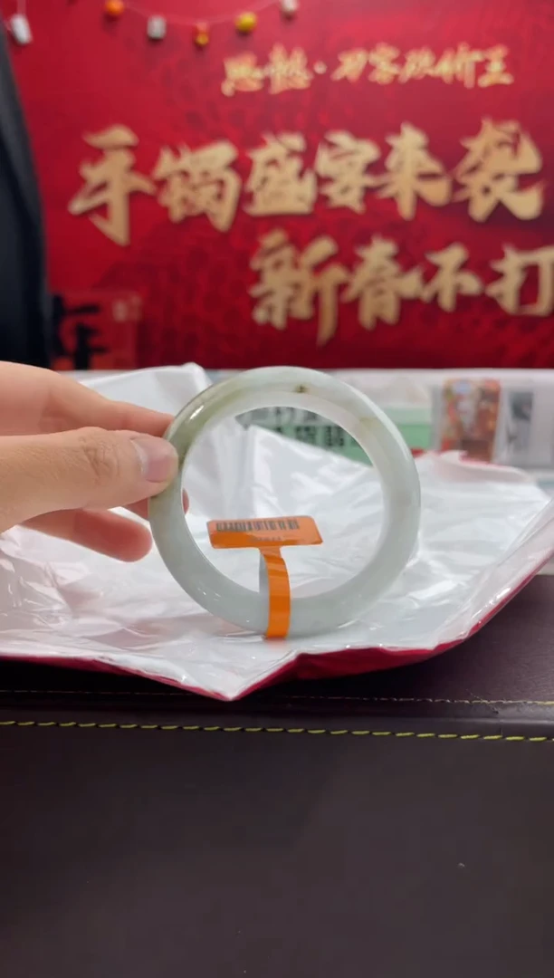 【闪购商品】翡翠手镯未镶嵌9翡翠手镯（微瑕）