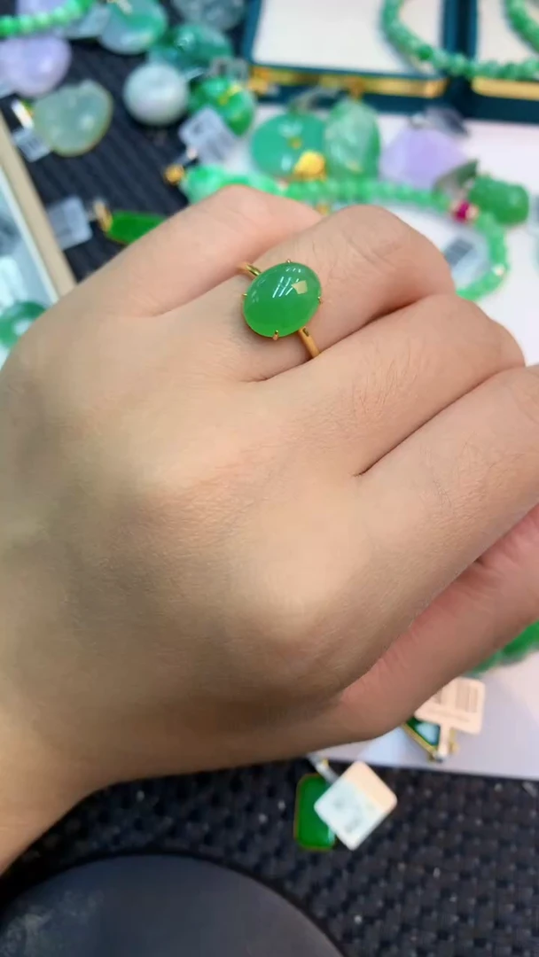 颈饰18K金镶嵌翡翠1