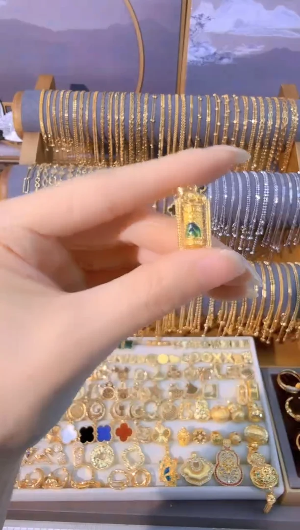 金 刚 杵 吊 坠 0.9g