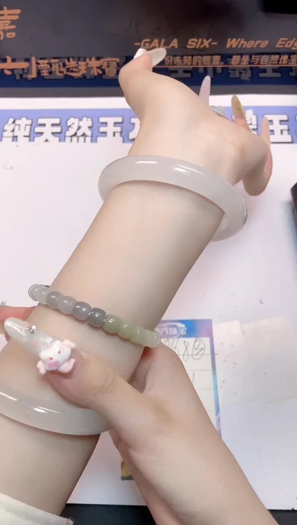 石英质玉手镯未镶嵌68-64