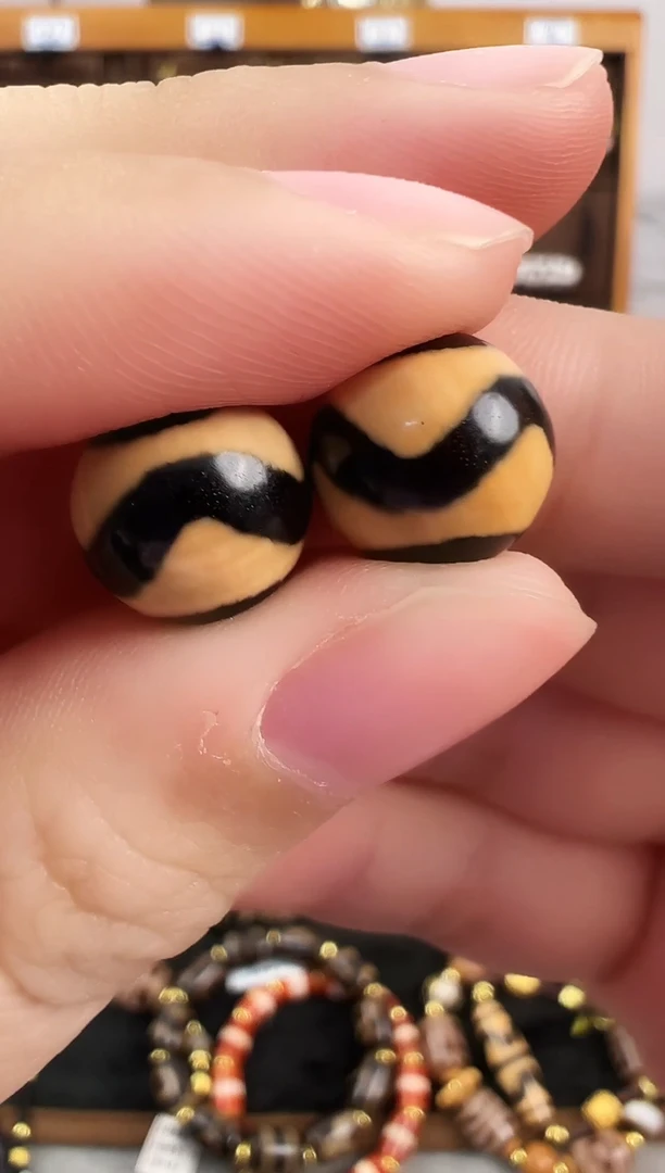 玛瑙/玉髓（覆膜）颈饰未镶嵌33微瑕随机发货