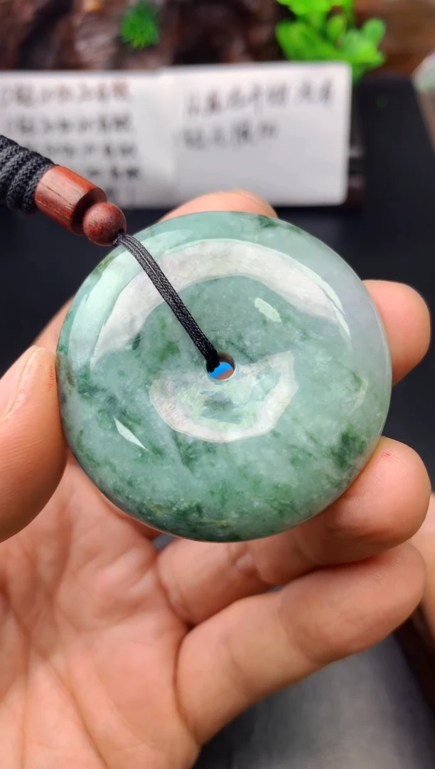 颈饰未镶嵌翡翠阿*平安扣