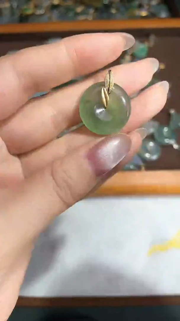 颈饰18K金镶嵌翡翠2025121401