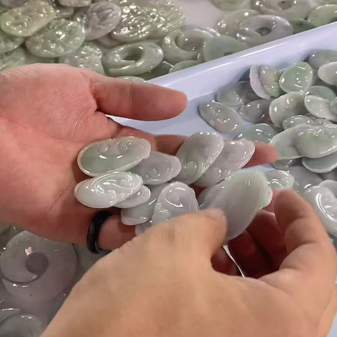 【玉经纶】-70686/Q243-天然A货翡翠吊坠-多样性发其—