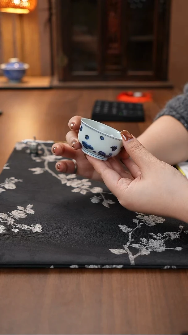 景德镇手绘金鱼40毫升