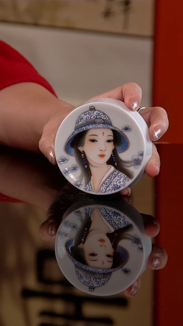 喜颜心造粉彩国风人物盖置