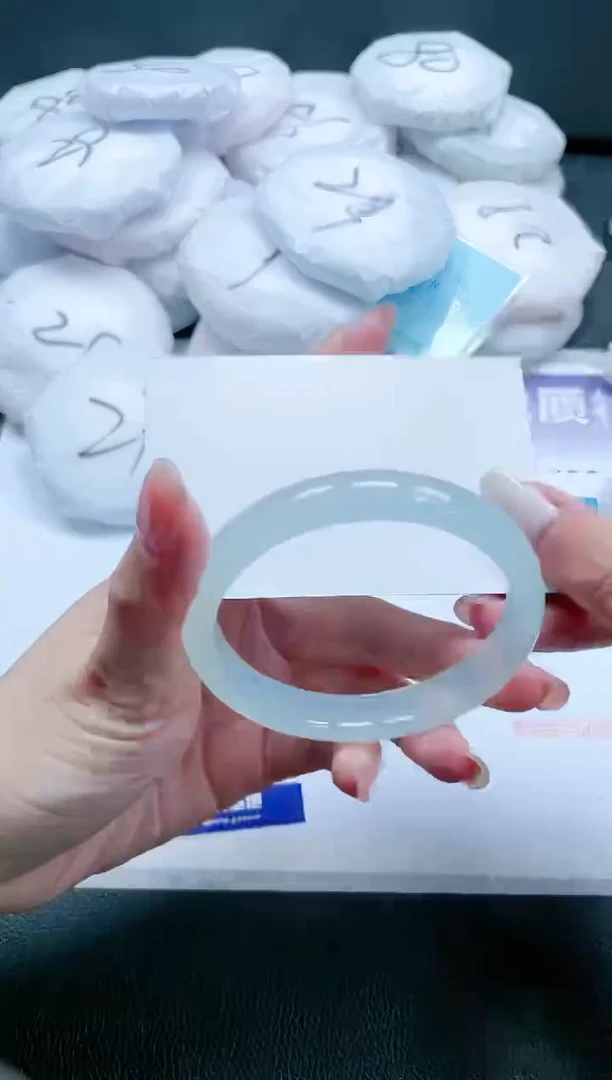 【闪购商品】石英质玉手镯未镶嵌18J166-58