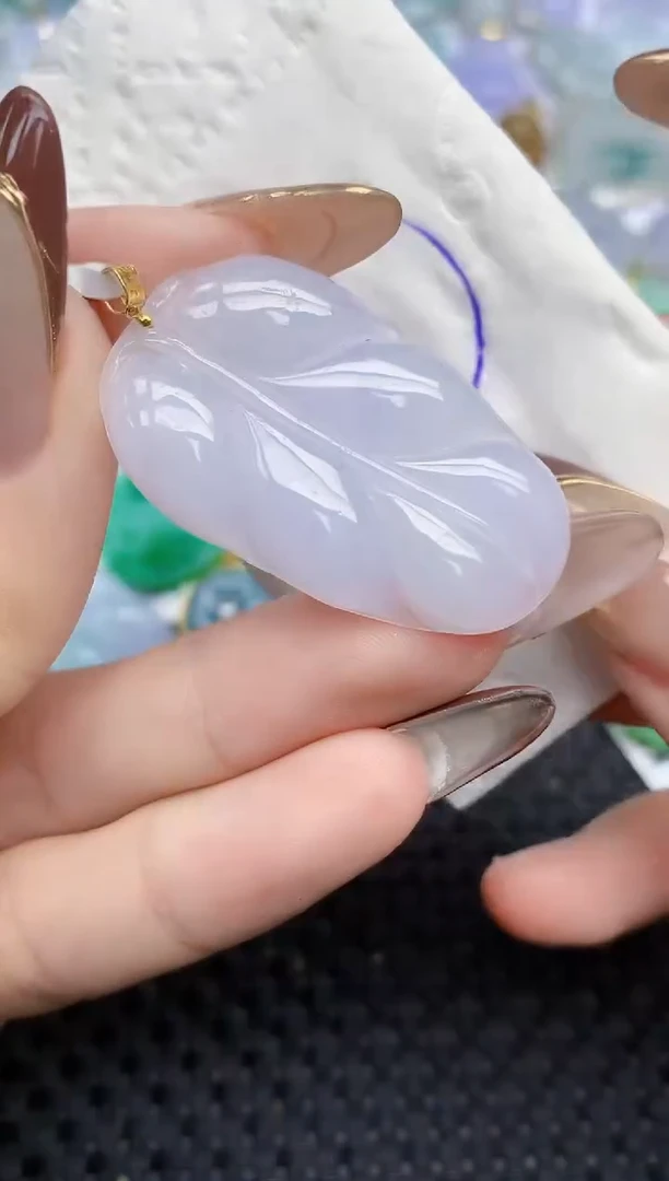 颈饰18K金镶嵌翡翠   天然翡翠A货  百元以上9米证书费自理