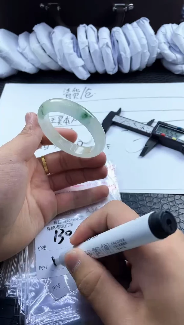 时尚冰透女款精美美人镯A331