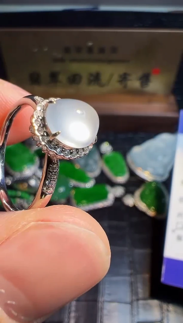 【闪购商品】翡翠戒指18K金镶嵌翡翠回流