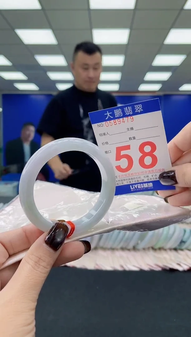 未镶嵌手镯翡翠多样性发其一