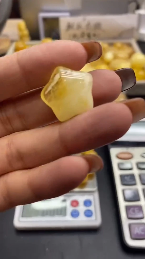 琥珀未镶嵌珠宝奇石2295