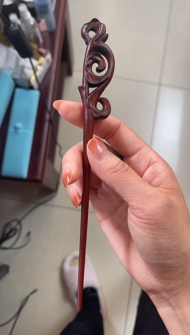 【闪购商品】染料紫檀（血檀）其他卷草纹发簪