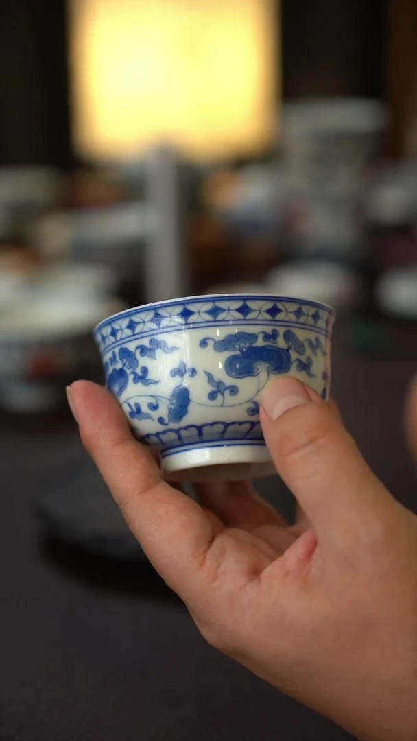 景德镇全手工手绘青花云纹主人杯（微瑕）