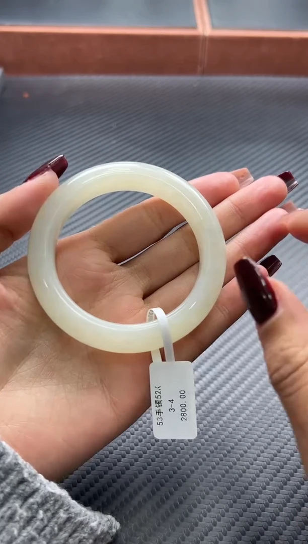 未镶嵌手镯和田玉且末金山微色差52K