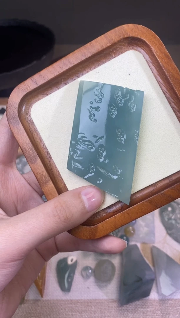 定制翡翠未镶嵌冰蓝料可做牌子