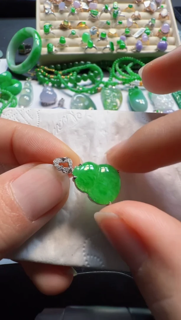 吊坠(不含链)18K金镶嵌翡翠2800