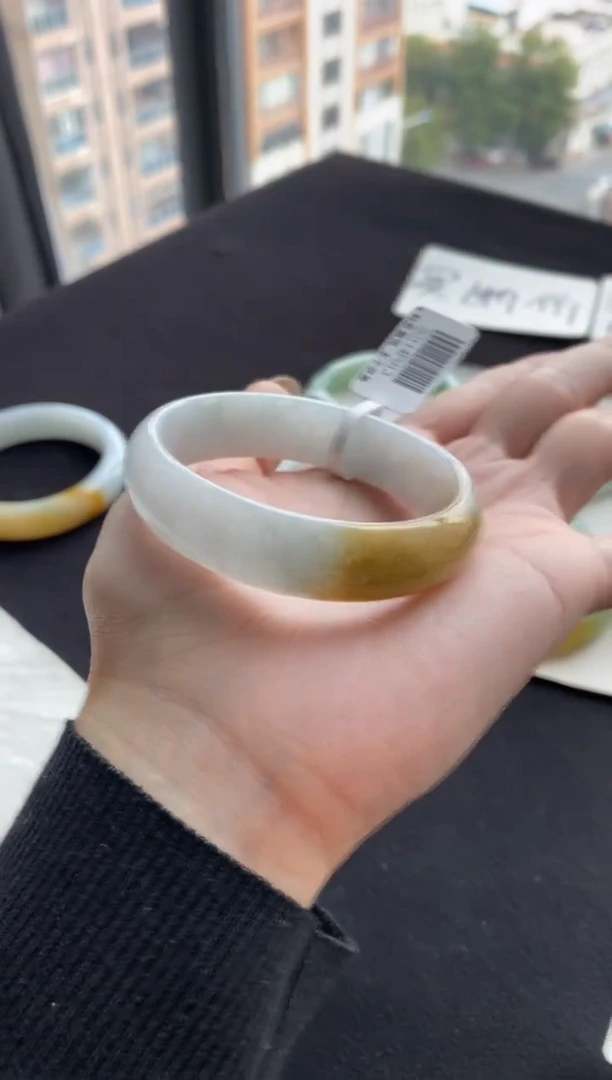 【闪购商品】翡翠手镯未镶嵌56圈贵妃黄翡~不退不换