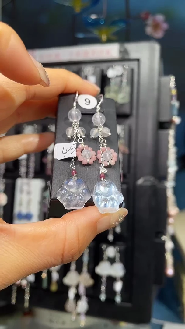 未镶嵌耳饰月光石吃**子 吃货团子