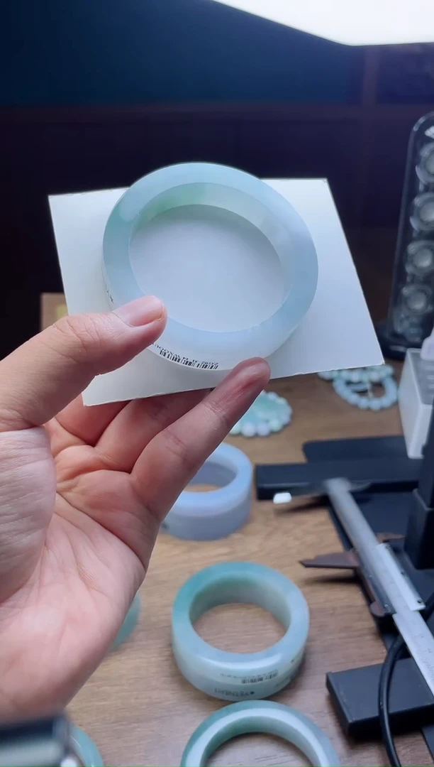 未镶嵌手镯定制翡翠熠**辉定制