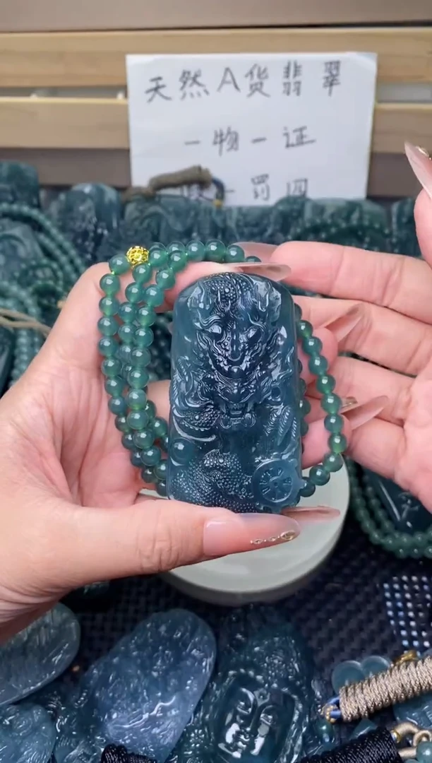 翡翠未镶嵌颈饰
