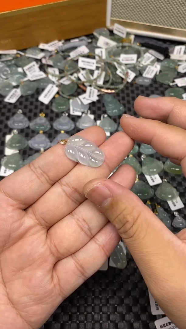 【闪购商品】翡翠吊坠(不含链)18K金镶嵌53286