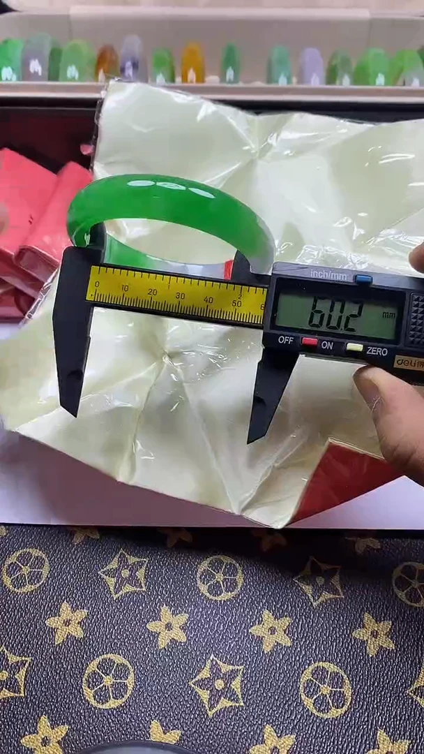 翡翠手镯未镶嵌072
