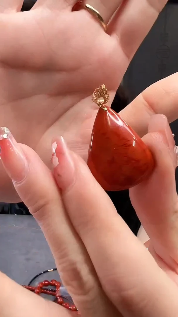 【闪购商品】南红玛瑙吊坠18K金镶嵌/水滴款