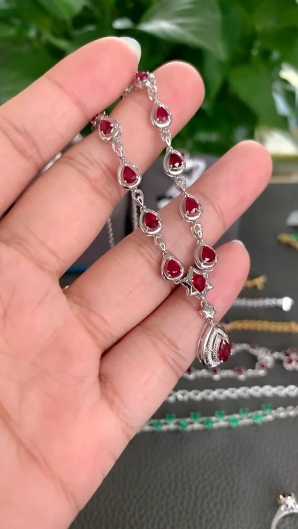 18K金镶嵌项链红宝石5.38克拉