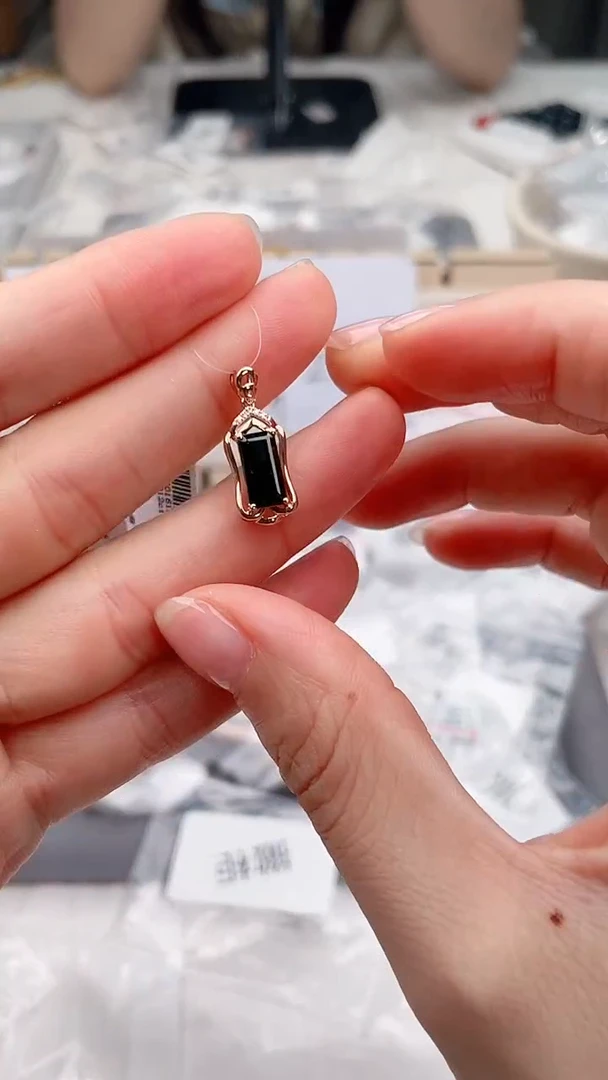 18K金镶嵌颈饰碧玺高货