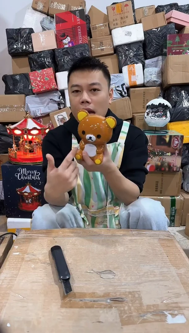 瓷片棕色轻松熊钱罐